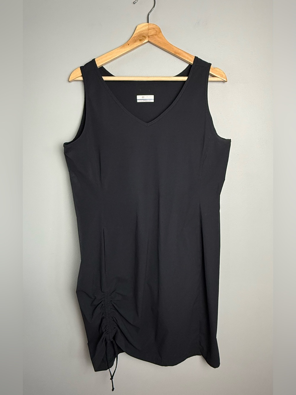 Columbia Black V-Neck Sleeveless Sport Dress